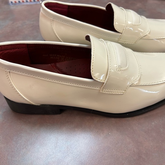 NWT Vintage Ivory Patent Loafer - Picture 2 of 4